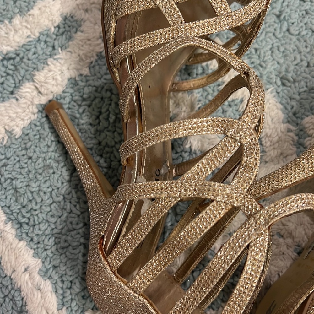 Shoes - Picture 7 of 8